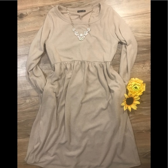 Dresses & Skirts - Tan boutique dress